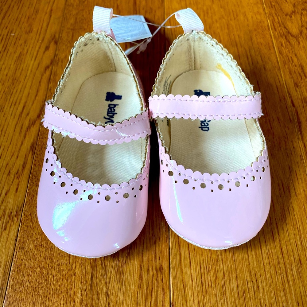 NEW Gap shoes